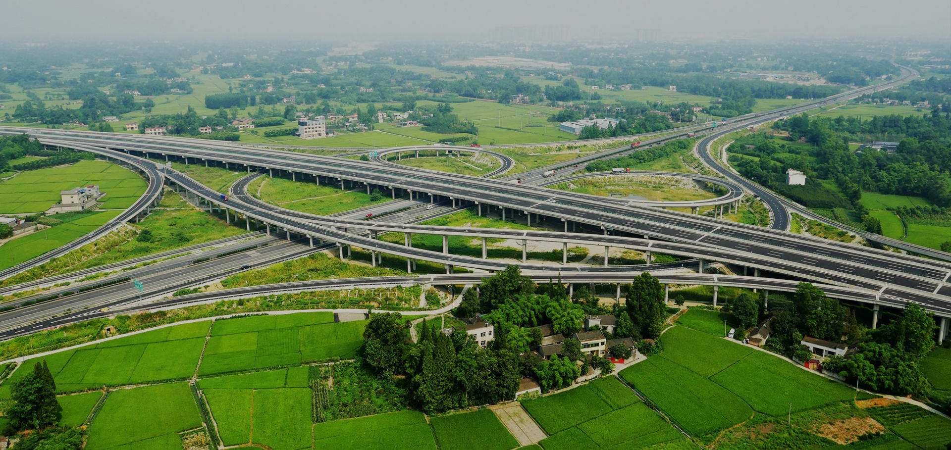 以百年基业为梦，以群策之力铸帆，建一项工程，竖一座丰碑